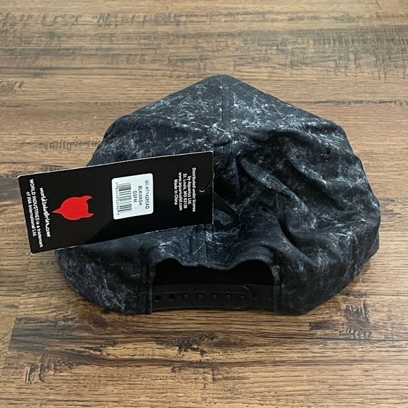 World Industries SnapBack Hat Willy Flameboy Acid Wash ‘Gray Black’ - Picture 6 of 6